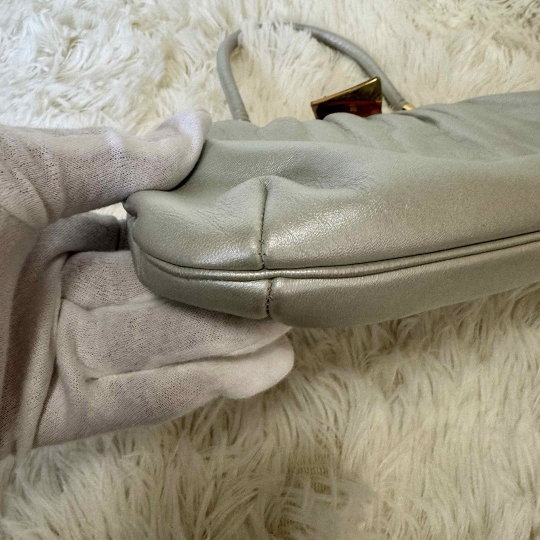 香鳥屋 KATORINE ハンドバッグ　クラッチバック　留め具に豪華装飾　レザー レディースのバッグ(ハンドバッグ)の商品写真