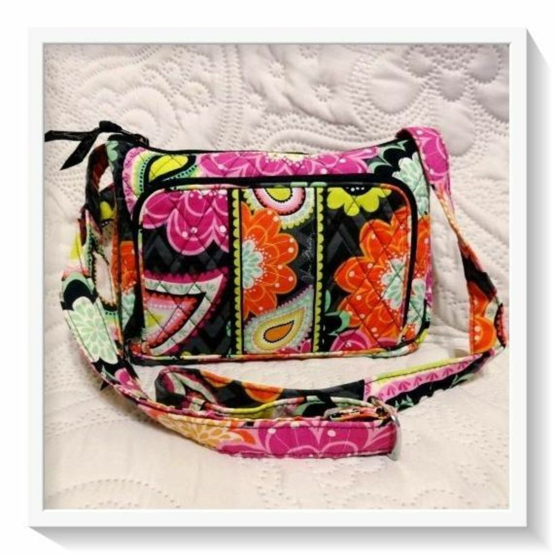 Vera Bradley(ヴェラブラッドリー)のVera Bradley 花柄キルティングショルダーバッグ② レディースのバッグ(ショルダーバッグ)の商品写真