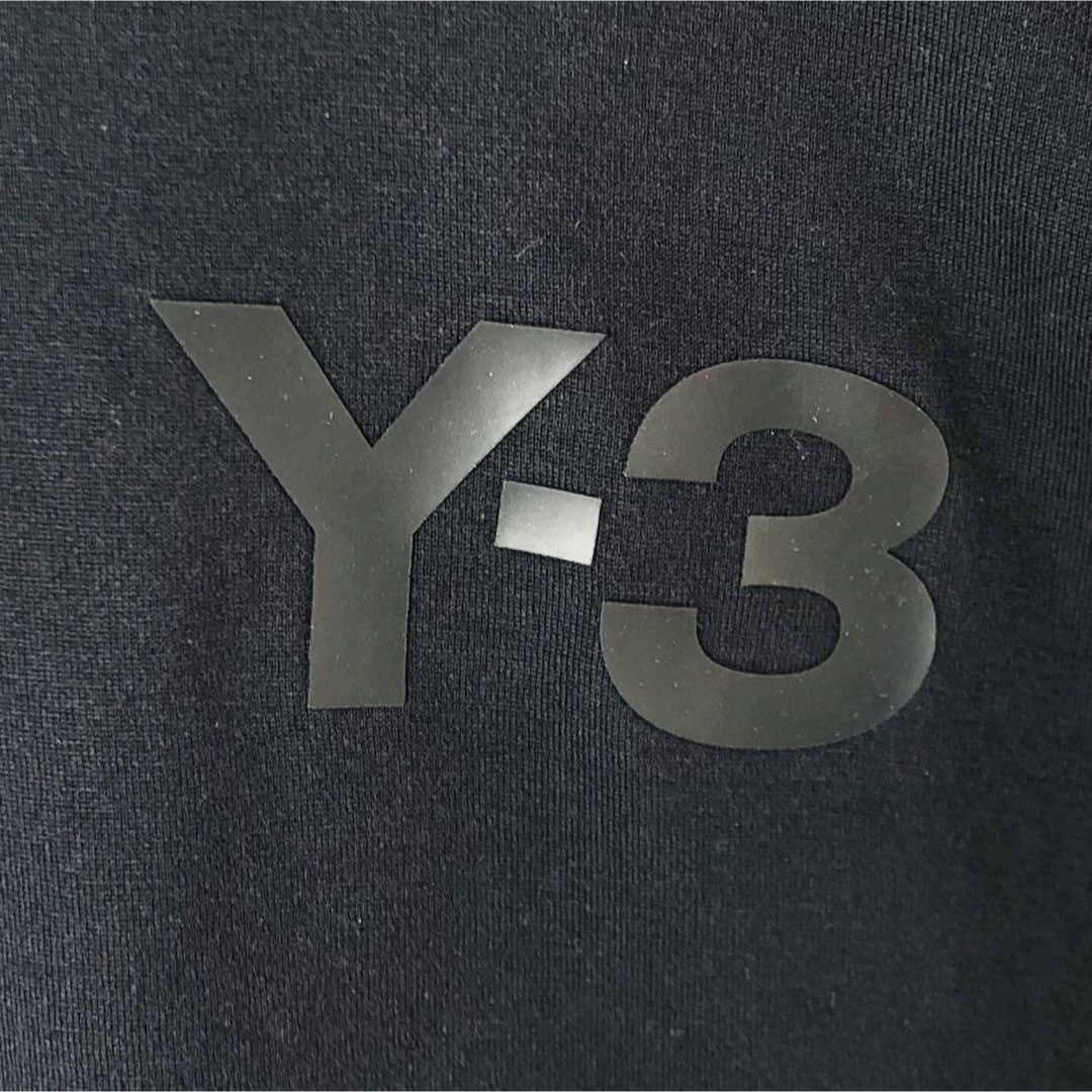 Y-3(ワイスリー)の【定番カラー】Y-3 ワイスリー ワンポイントロゴ 即完売モデル 定番カラー 黒 メンズのトップス(Tシャツ/カットソー(半袖/袖なし))の商品写真