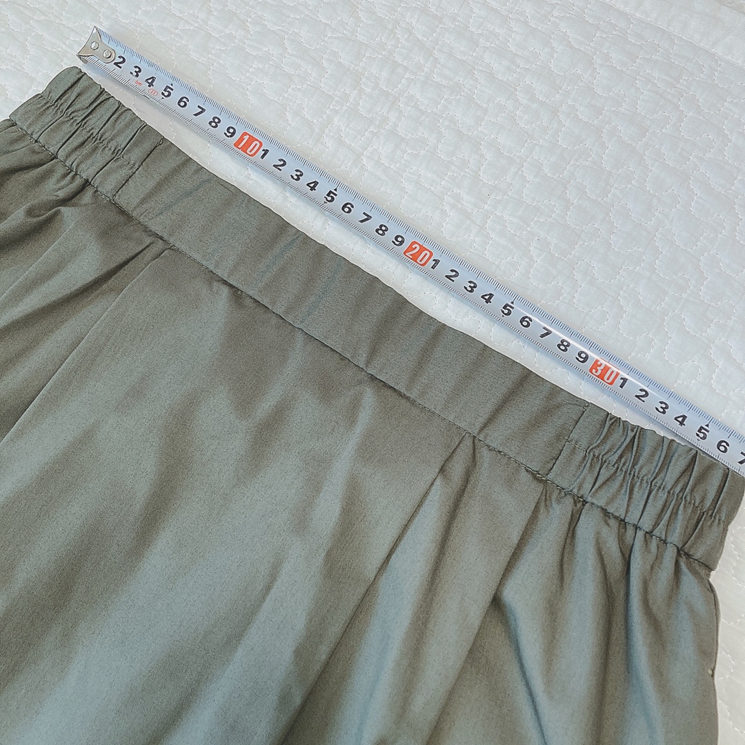 GU(ジーユー)の美品　タックフレアスカートXL レディースのスカート(ロングスカート)の商品写真