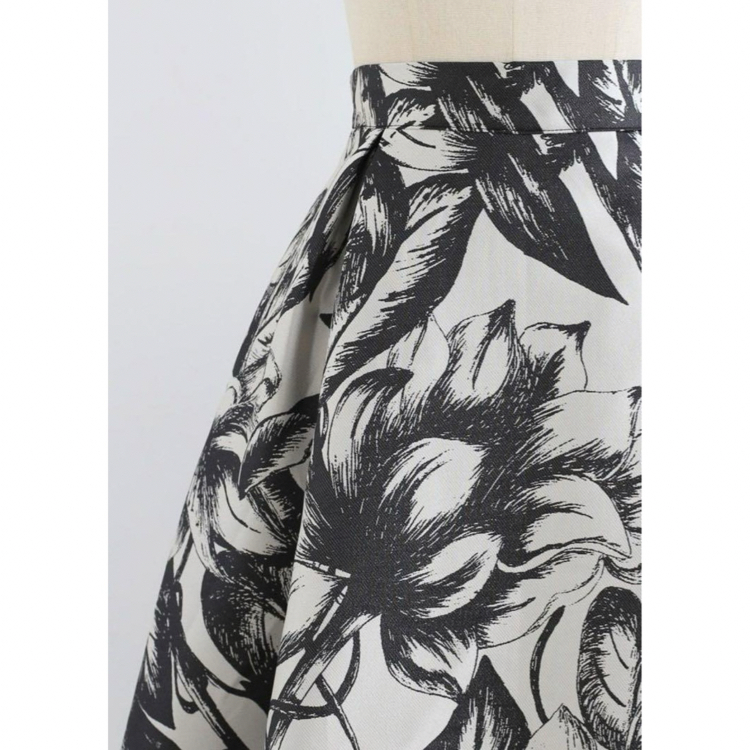 STRAWBERRY-FIELDS(ストロベリーフィールズ)のフラワー　タックプリーツスカート ❤︎ レディースのスカート(ロングスカート)の商品写真
