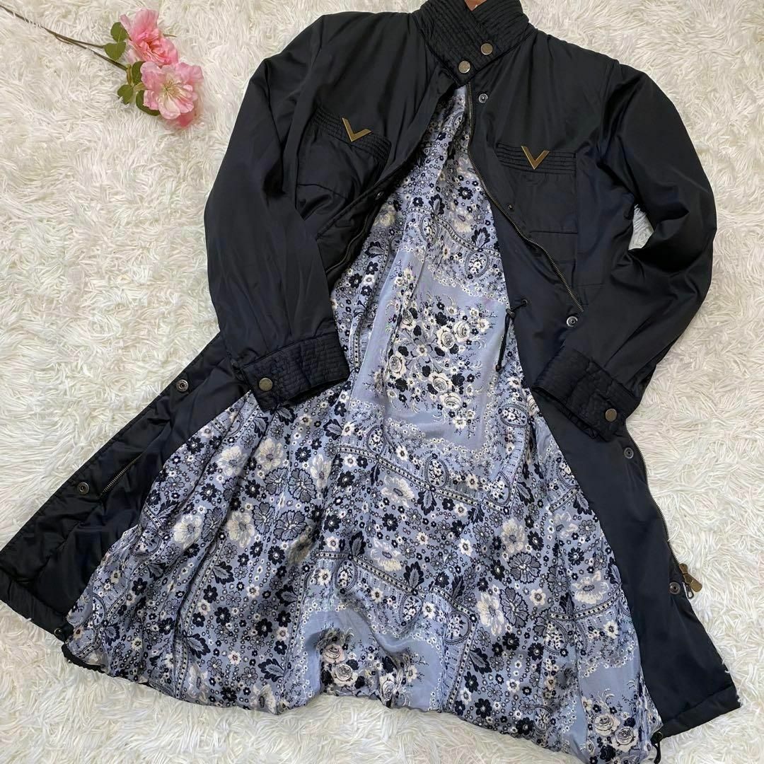 RED VALENTINO(レッドヴァレンティノ)のレッドヴァレンティノ　ナイロンコート　花柄　V金具ポケット　大きめ　ダブルジップ レディースのジャケット/アウター(ブルゾン)の商品写真