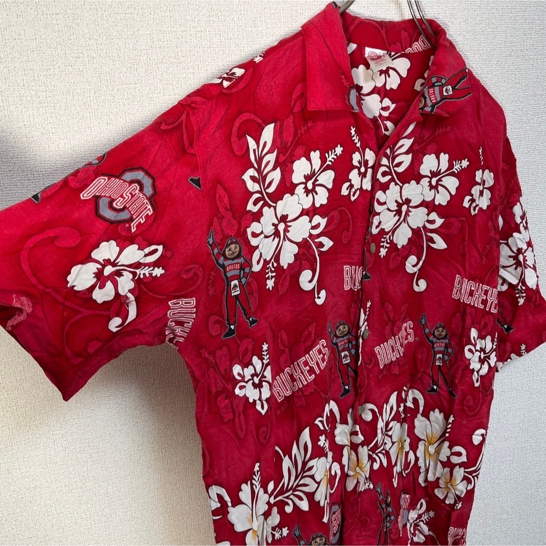 【アロハシャツ】半袖柄シャツ　レーヨン赤　総柄キャラクターハイビスカス花柄32 メンズのトップス(シャツ)の商品写真