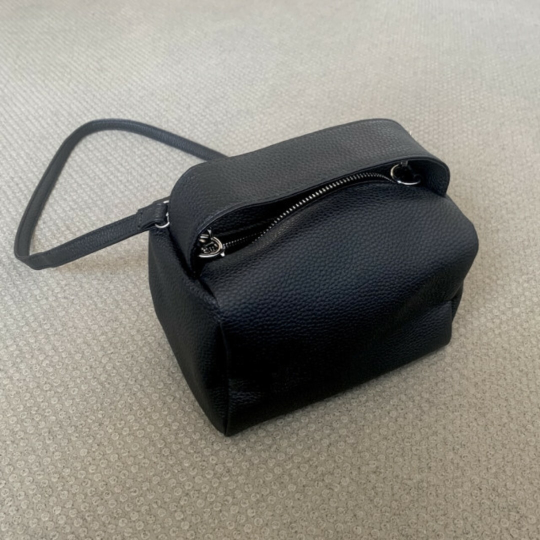 ⭐️スクエアボックス ショルダーバッグ 2way 黒 無地 シンプル レディース レディースのバッグ(ショルダーバッグ)の商品写真