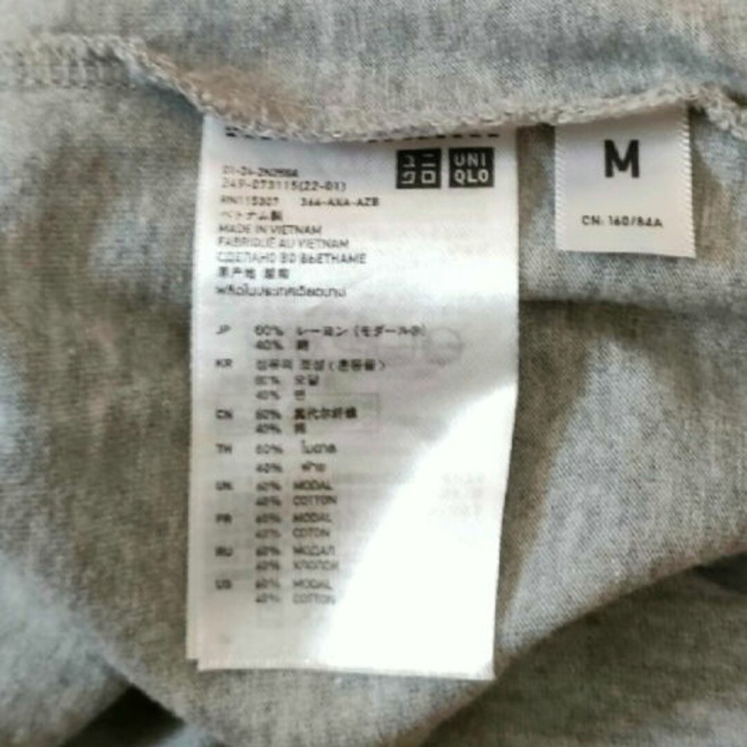 UNIQLO(ユニクロ)のTシャツ 　カットソー　半袖　ユニクロ　　グレー レディースのトップス(Tシャツ(半袖/袖なし))の商品写真