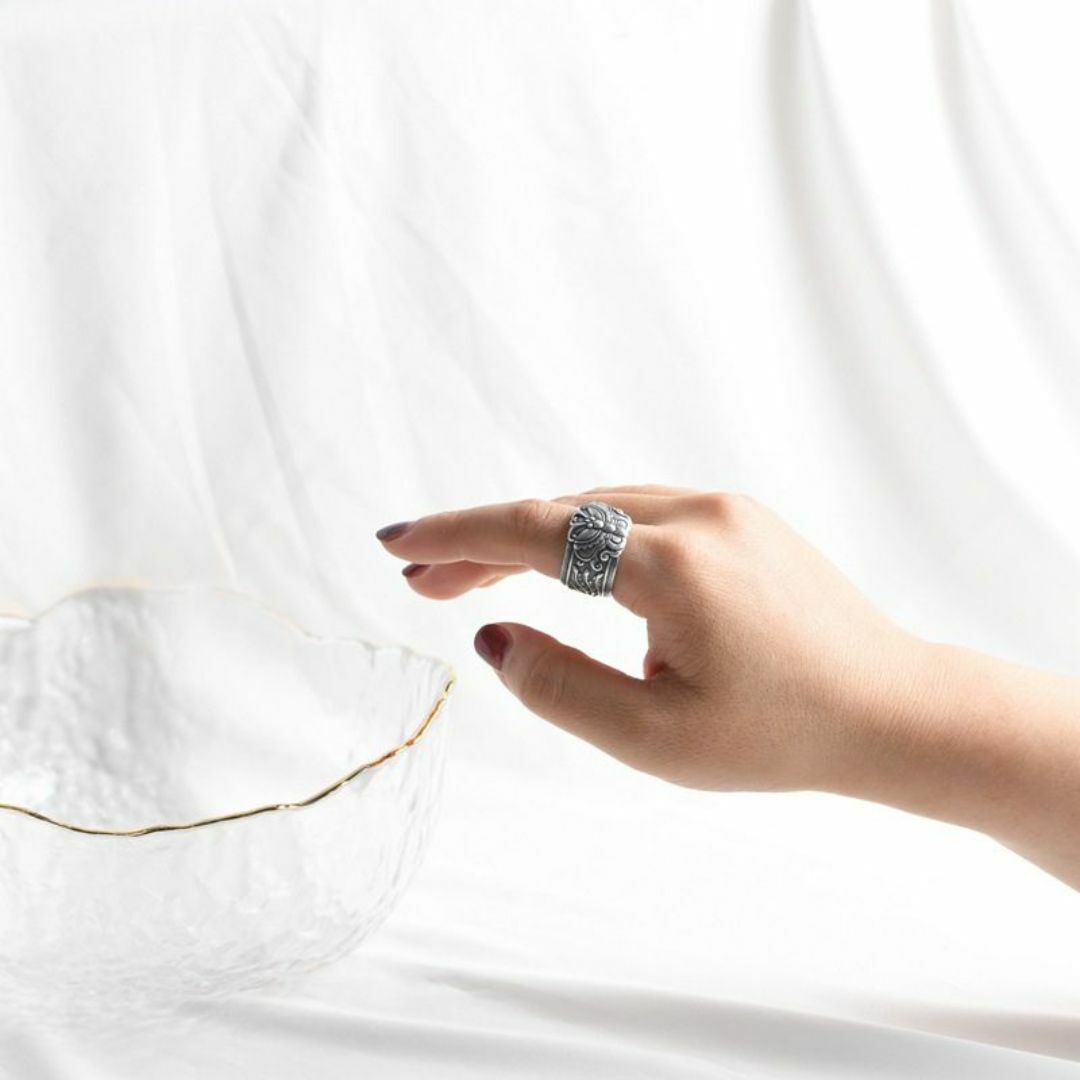 蝶々のリング - ビンテージ調の風合いが上品さを引き立てる R217 レディースのアクセサリー(リング(指輪))の商品写真
