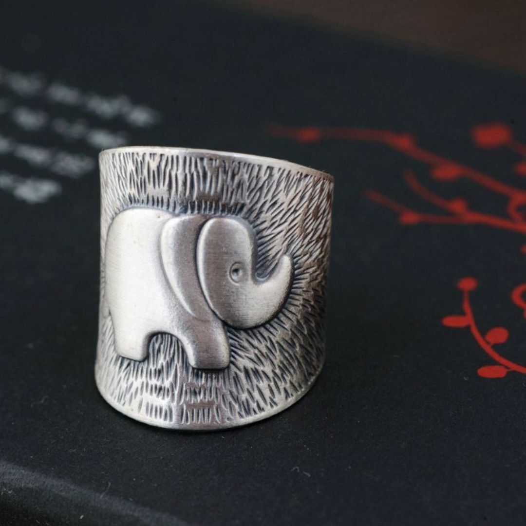 象モチーフのリング - 繊細な彫刻や細部までこだわった装飾を施す R222 レディースのアクセサリー(リング(指輪))の商品写真