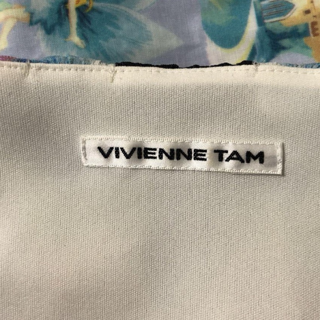 VIVIENNE TAM(ヴィヴィアンタム)の未使用　VIVIENNETAM  フリル　ワンピース　花柄　パワーネット　蓮の花 レディースのワンピース(ひざ丈ワンピース)の商品写真