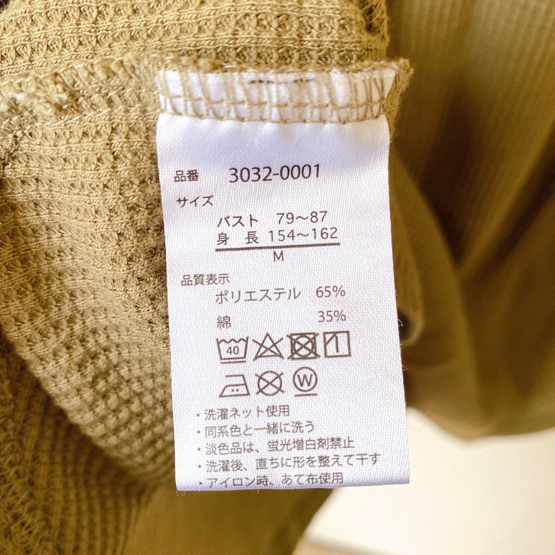 ラウンドカット　カーキ　ワッフル素材　半袖　M レディースのトップス(Tシャツ(半袖/袖なし))の商品写真