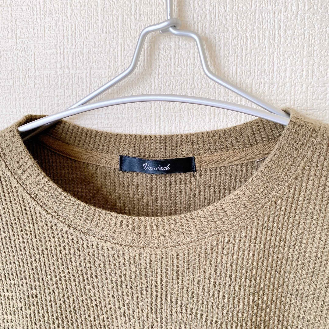 ラウンドカット　カーキ　ワッフル素材　半袖　M レディースのトップス(Tシャツ(半袖/袖なし))の商品写真