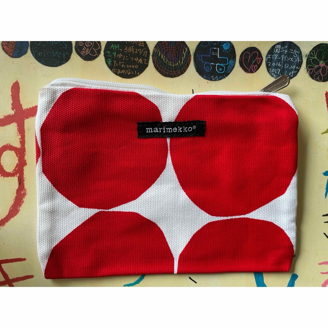 marimekko(マリメッコ)のマリメッコのメイクポーチ　marimekko赤丸点★新品未使用③ レディースのファッション小物(ポーチ)の商品写真