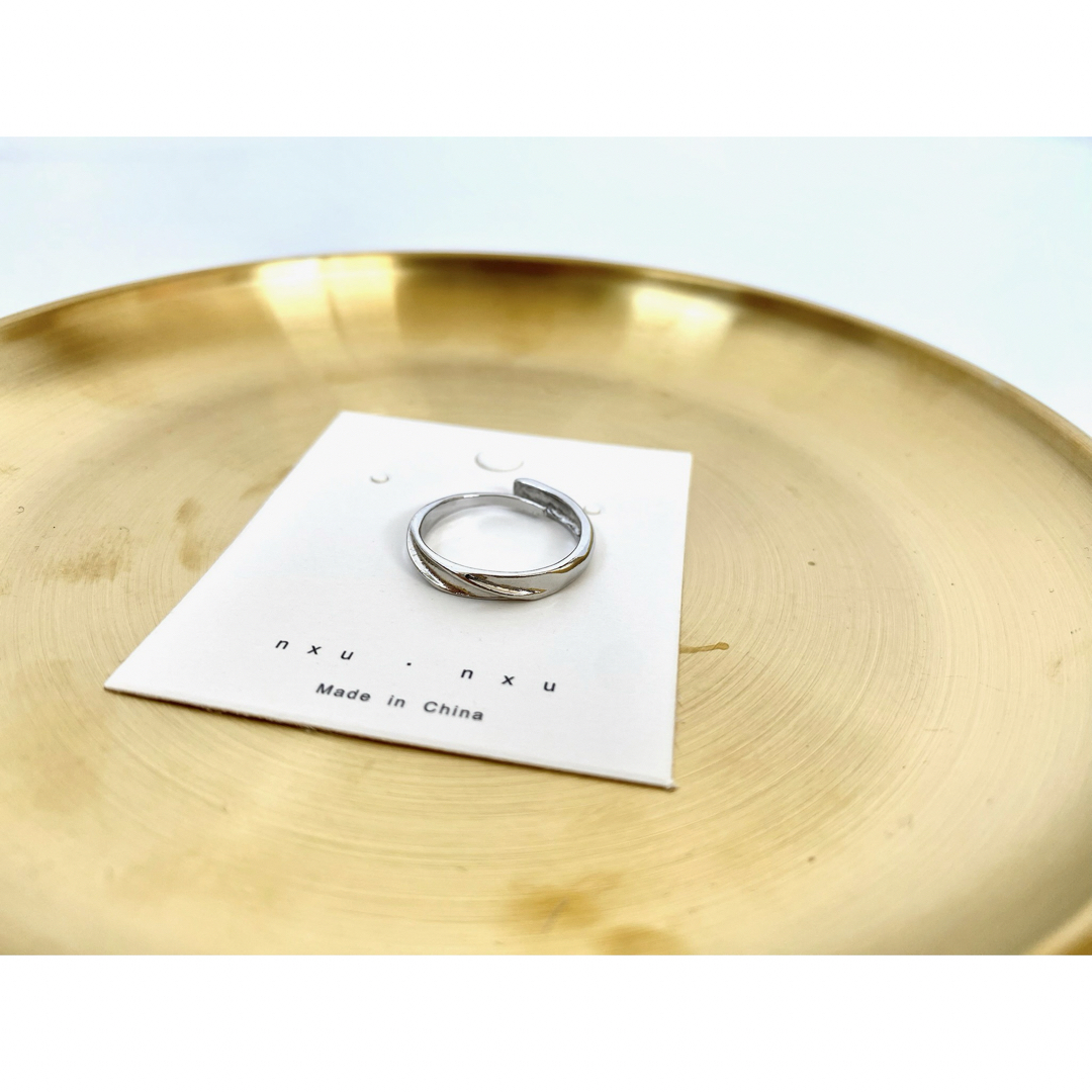 シルバーリング　ジュエリー　アクセサリー　指輪　メンズ　シンプル　フリーサイズ メンズのアクセサリー(リング(指輪))の商品写真