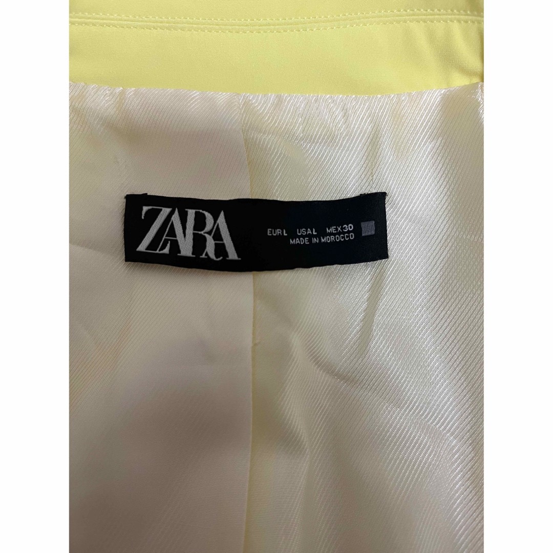 ZARA(ザラ)のZARA イエロー　ジャケット　ブレザー レディースのジャケット/アウター(テーラードジャケット)の商品写真