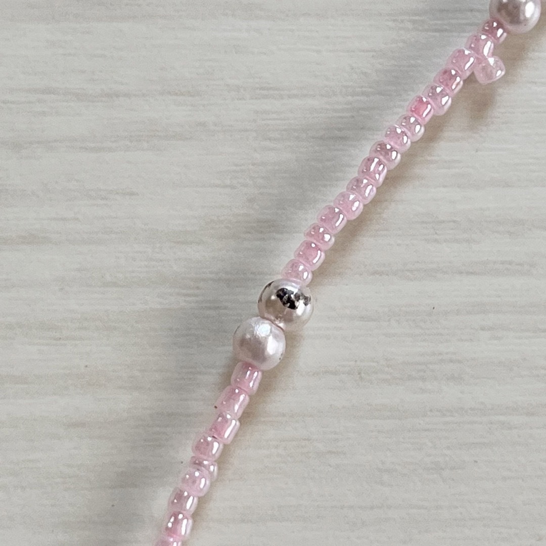 ピンク色のビーズ×パールのネックレス レディースのアクセサリー(ネックレス)の商品写真