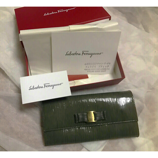 サルヴァトーレフェラガモ(Salvatore Ferragamo)のフェラガモ ヴァラ リボン長財布(財布)