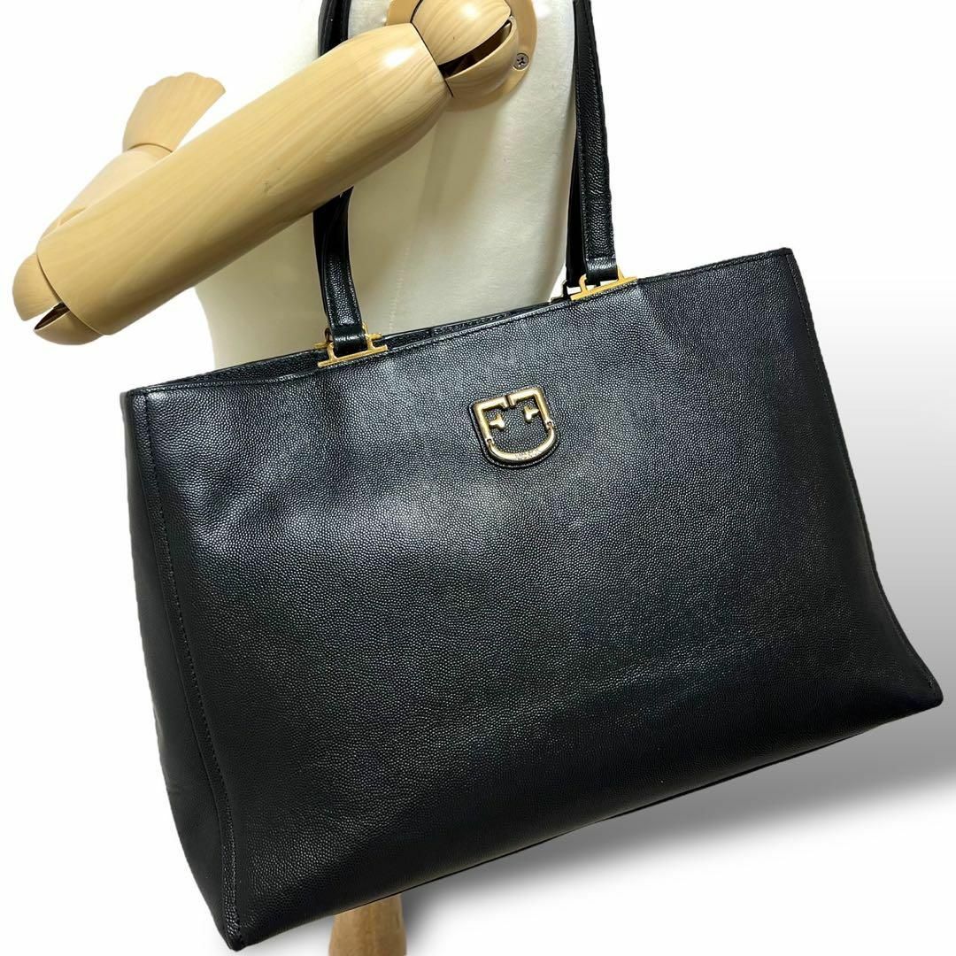 Furla(フルラ)の美品　フルラ　トートバッグ　 ベルヴェデーレ　黒　ロゴ金具　ブラック　肩かけ レディースのバッグ(トートバッグ)の商品写真