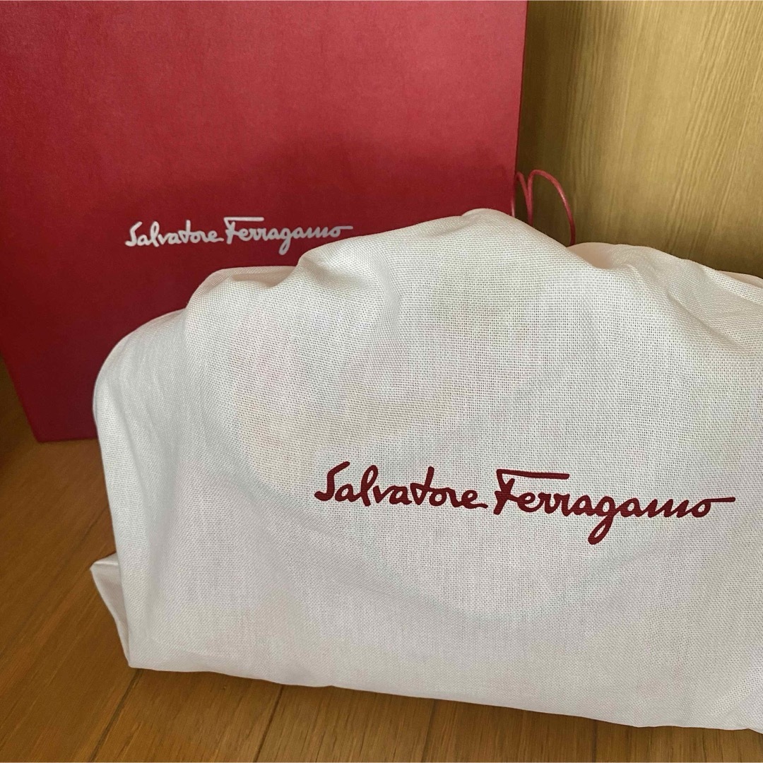 Salvatore Ferragamo(サルヴァトーレフェラガモ)の新品 フェラガモ 2way ハンドバッグ Salvatore Ferragamo レディースのバッグ(ハンドバッグ)の商品写真