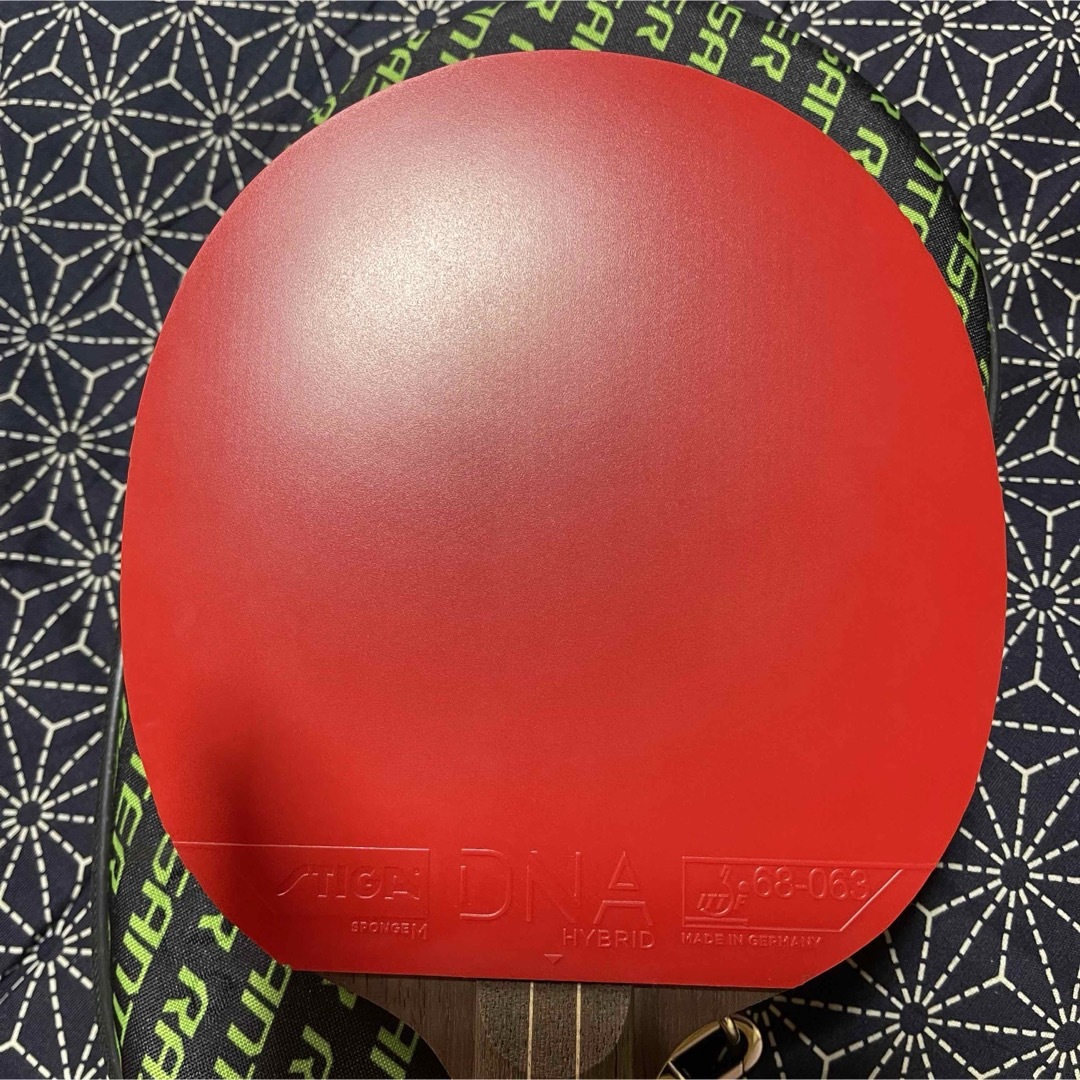 BUTTERFLY(バタフライ)の【ほぼ新品】DNA ハイブリッド M 赤 2.2mm 卓球 ラバー スティガ スポーツ/アウトドアのスポーツ/アウトドア その他(卓球)の商品写真