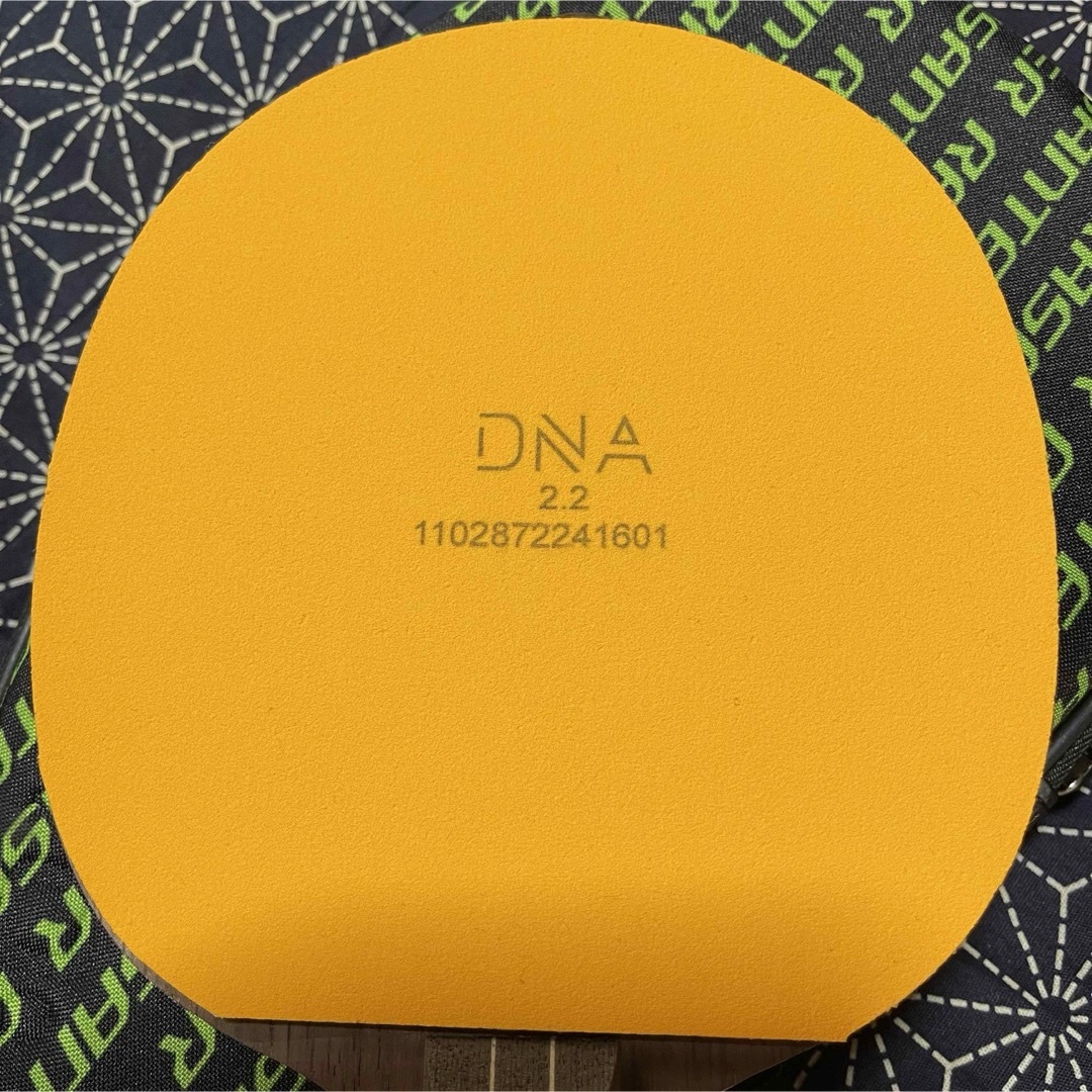 BUTTERFLY(バタフライ)の【ほぼ新品】DNA ハイブリッド M 赤 2.2mm 卓球 ラバー スティガ スポーツ/アウトドアのスポーツ/アウトドア その他(卓球)の商品写真