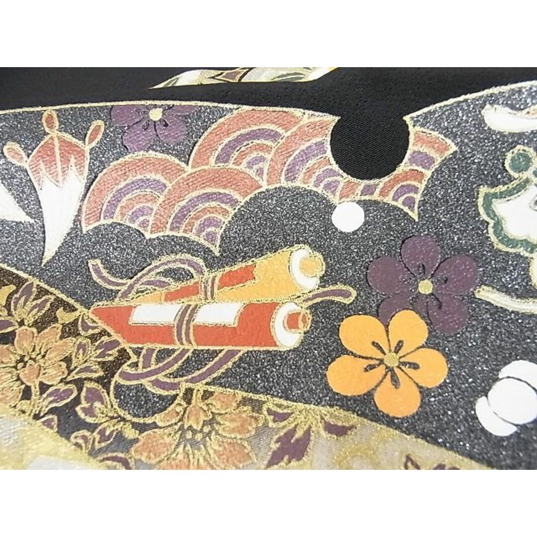 平和屋2■豪華黒留袖　作家物　駒刺繍　扇飛鶴花松文　暈し染め　金彩　逸品　DAAA7725sf レディースの水着/浴衣(着物)の商品写真