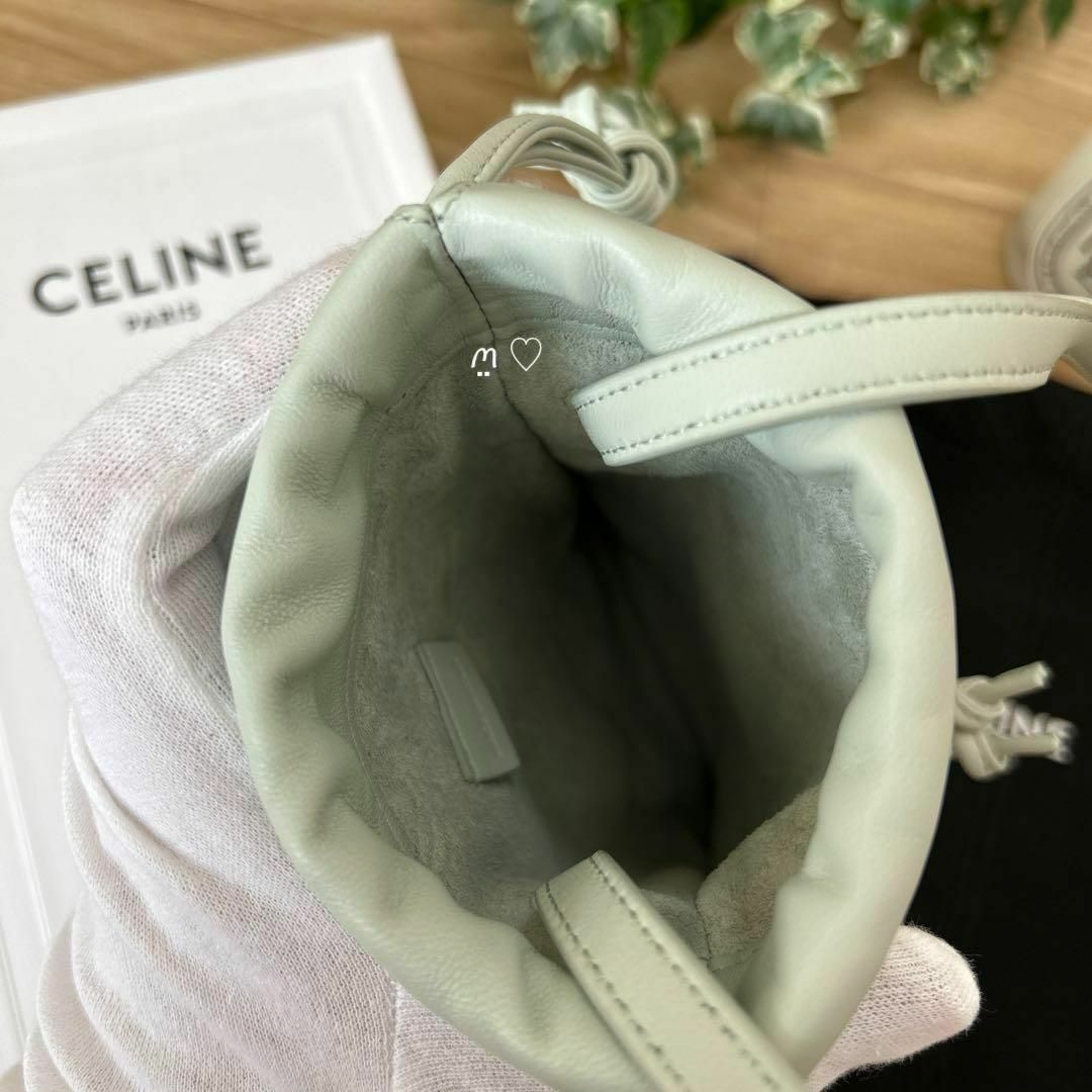 celine(セリーヌ)のCELINEセリーヌ　トリオンフドローストリングモバイルポーチ　スマホショルダー レディースのバッグ(ショルダーバッグ)の商品写真