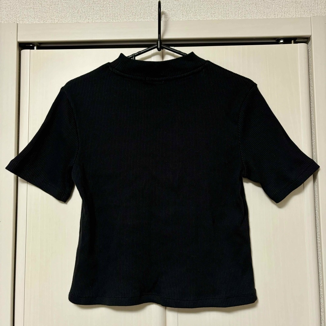 GU(ジーユー)の【新品】GU リブロゴ 半袖Tシャツ クロップド丈 完売品 黒 ブラック チビT レディースのトップス(Tシャツ(半袖/袖なし))の商品写真