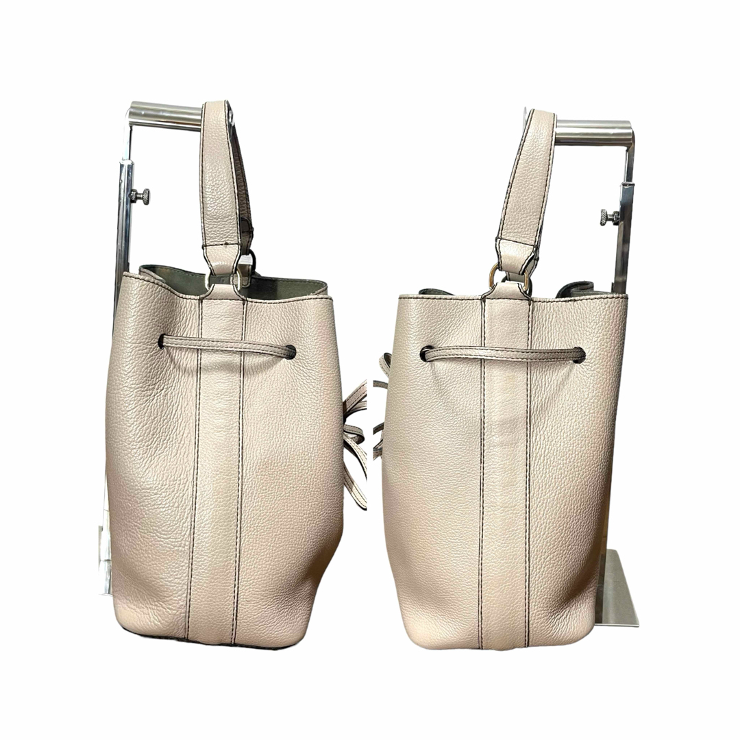 Furla(フルラ)の【美品】FURLA コスタンザ 2wayショルダーバッグ 巾着 ベージュ レディースのバッグ(ショルダーバッグ)の商品写真