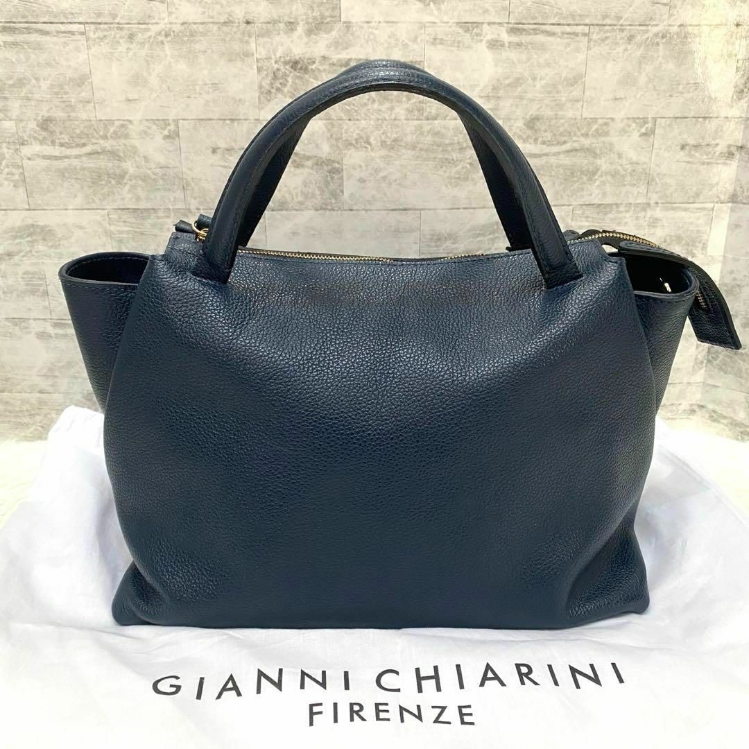 GIANNI CHIARINI(ジャンニキャリーニ)の美品✨️GIANNI CHIARINI オリガミ M ハンド ショルダーバッグ レディースのバッグ(ショルダーバッグ)の商品写真