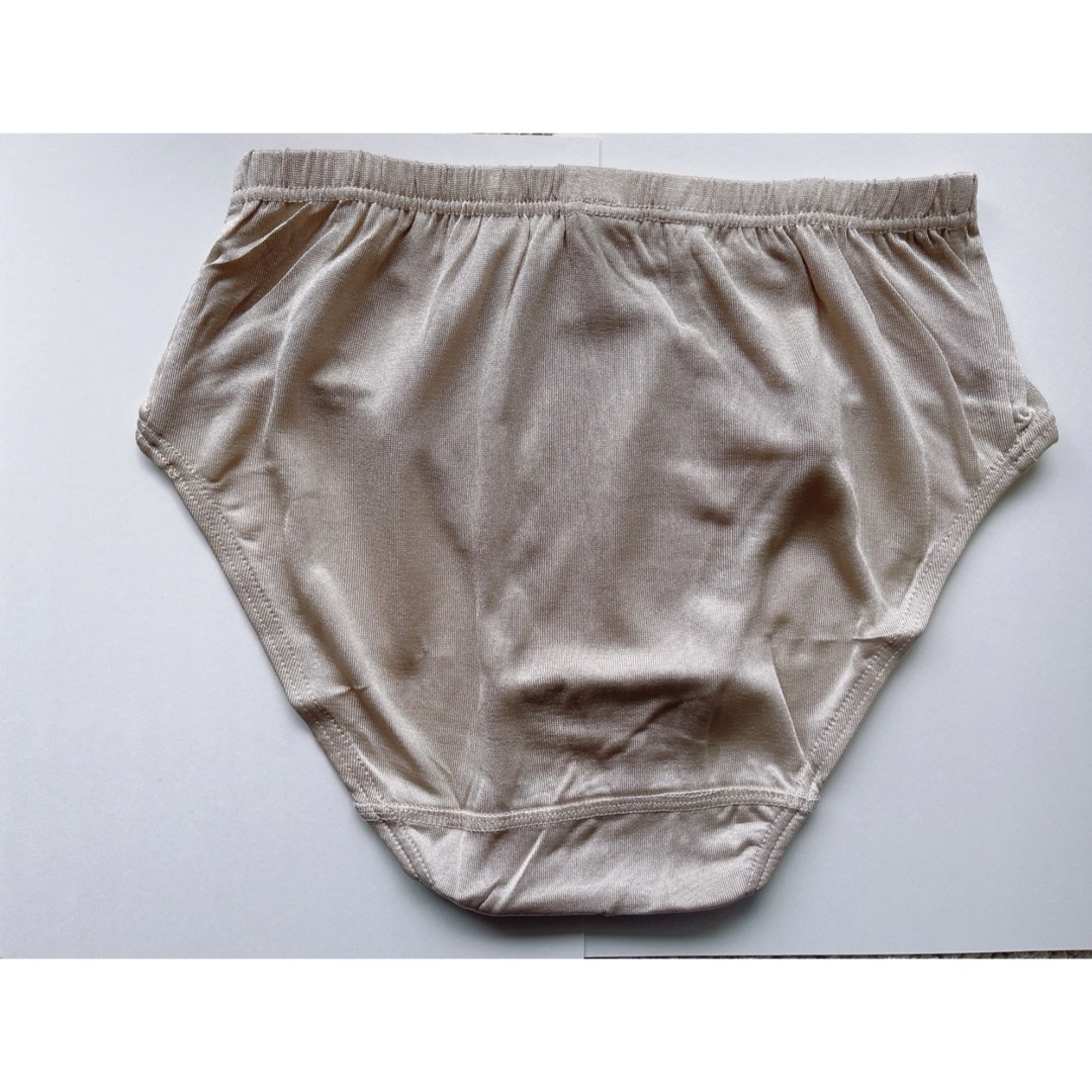 【限定】シルク100％ インナー　肌着下着絹　ショーツ　ベージュ2枚セットM レディースの下着/アンダーウェア(ショーツ)の商品写真