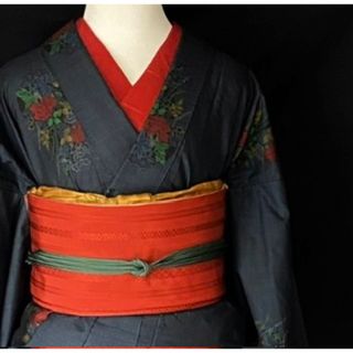 〈咲きこぼれる花の大島紬〉SALE 仕付け付き　トール　濃紺　5マルキ織り出し　(着物)