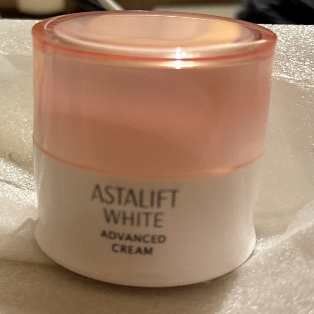ASTALIFT(アスタリフト)のアスタリフト ホワイト アドバンスドクリーム30g コスメ/美容のスキンケア/基礎化粧品(フェイスクリーム)の商品写真