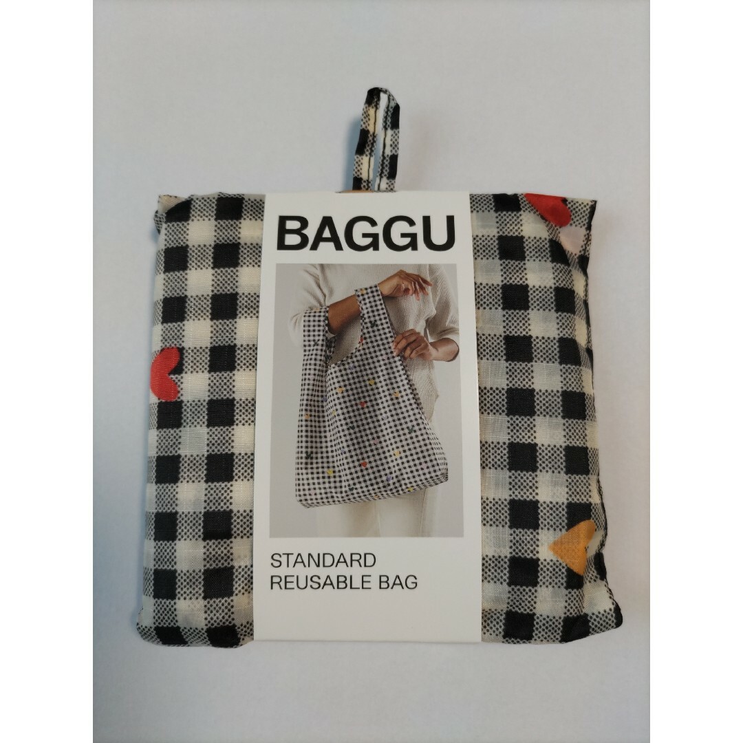 BAGGU(バグゥ)の新作　BAGGU　エコバッグ　スタンダード　ギンガムハート　ブラック　新品未使用 レディースのバッグ(エコバッグ)の商品写真