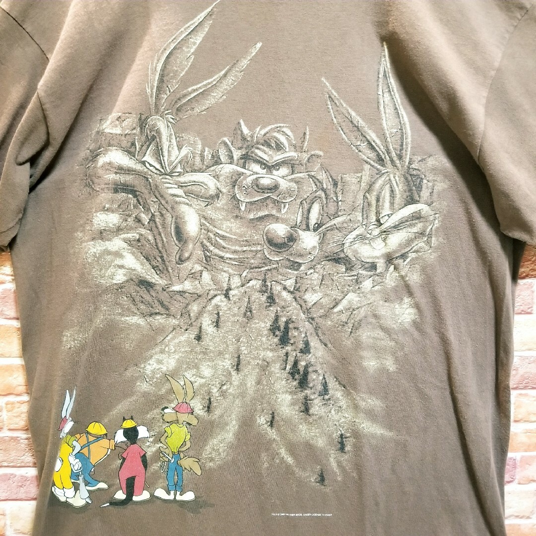 TV&MOVIE(ティービーアンドムービー)の【サイズ2XL?】古着 USA製　90s　Tシャツ　バックスバニー　アニメ メンズのトップス(Tシャツ/カットソー(半袖/袖なし))の商品写真