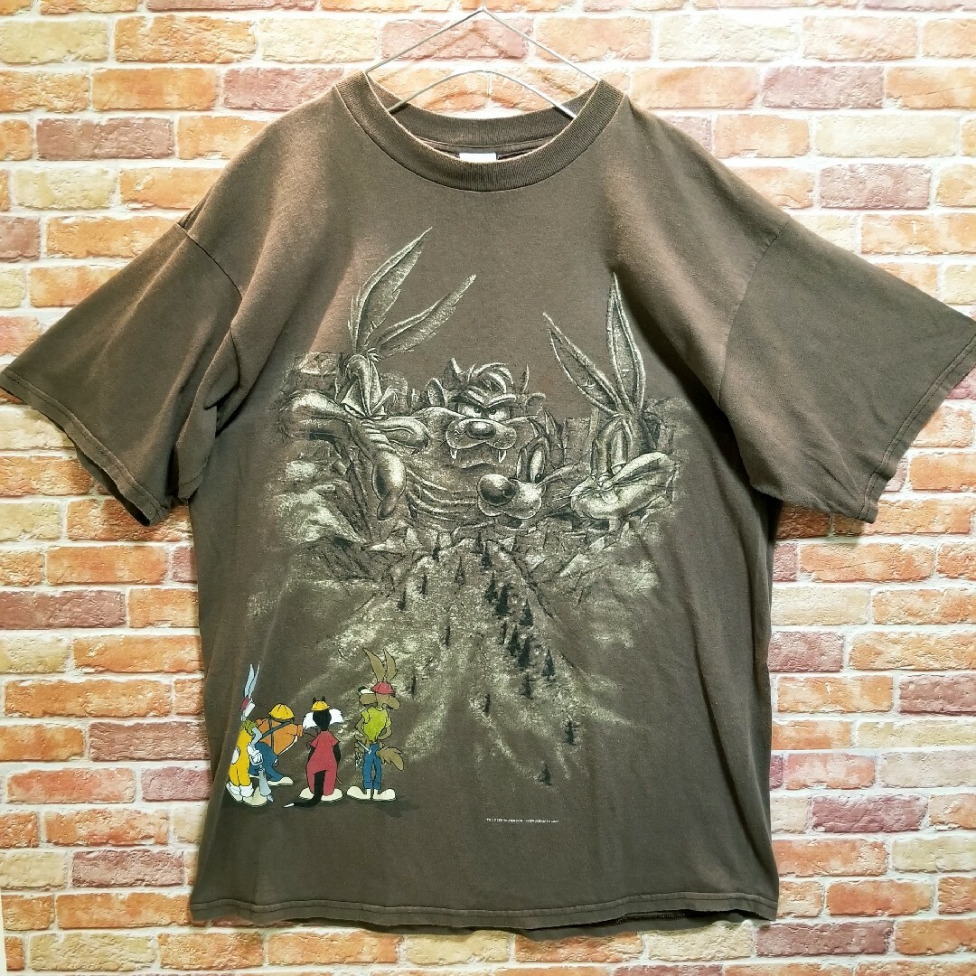 TV&MOVIE(ティービーアンドムービー)の【サイズ2XL?】古着 USA製　90s　Tシャツ　バックスバニー　アニメ メンズのトップス(Tシャツ/カットソー(半袖/袖なし))の商品写真