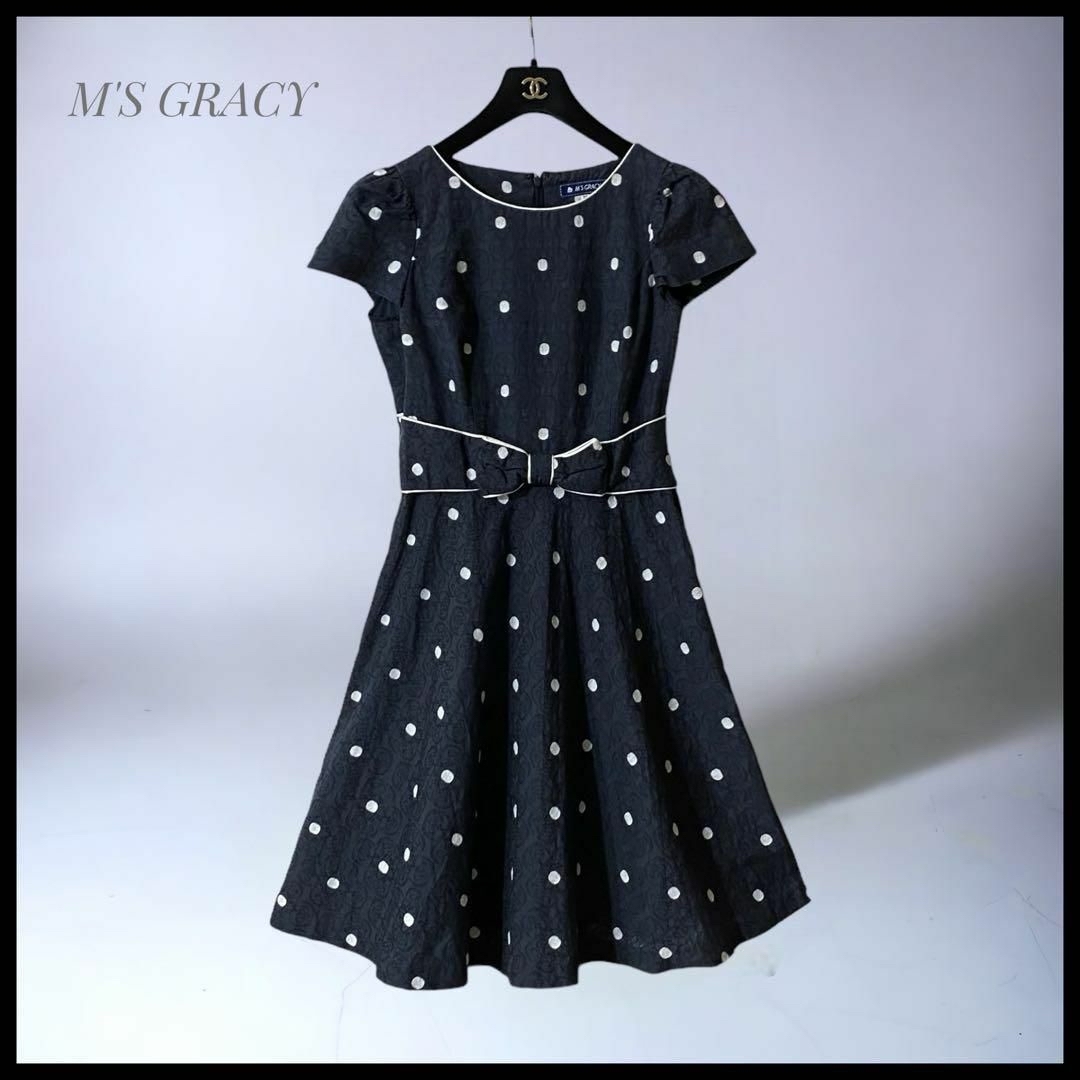 M'S GRACY(エムズグレイシー)の【M'S GRACY】  シャドウフラワー ドット刺繍フレアワンピース レディースのワンピース(ひざ丈ワンピース)の商品写真