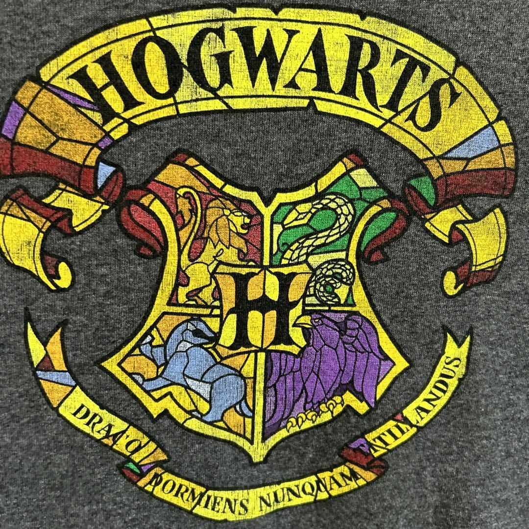 TV&MOVIE(ティービーアンドムービー)のHarry Potter ハリーポッター ホグワーツ校章 Tシャツ 半袖 輸入品 メンズのトップス(Tシャツ/カットソー(半袖/袖なし))の商品写真