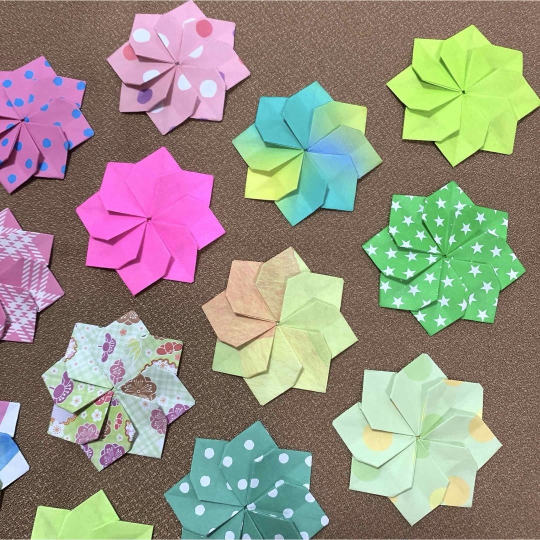 お花 黄緑ピンク(小) 20個 折り紙メダル ハンドメイドの素材/材料(各種パーツ)の商品写真