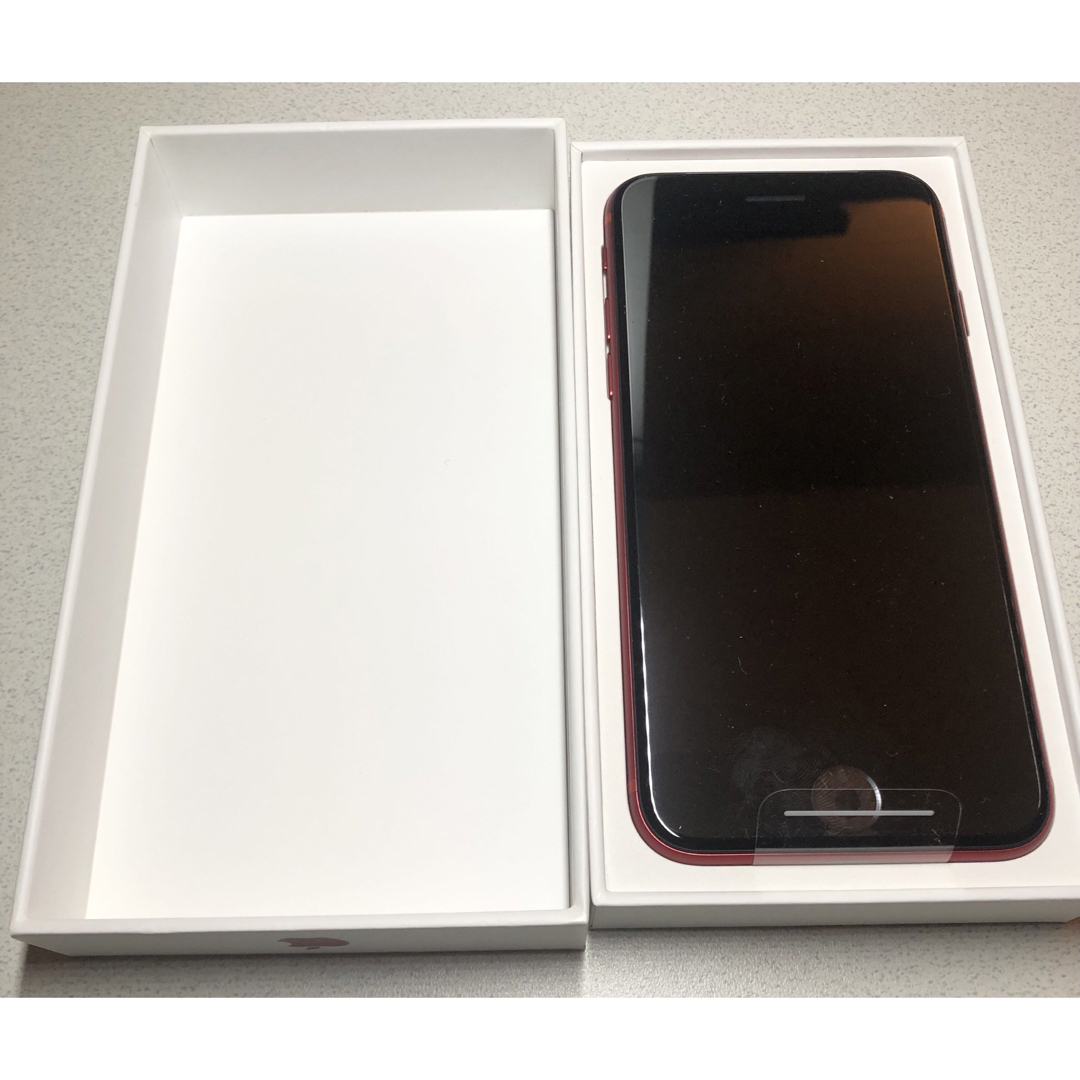 iPhoneSE Red 64GB スマホ/家電/カメラのスマートフォン/携帯電話(スマートフォン本体)の商品写真