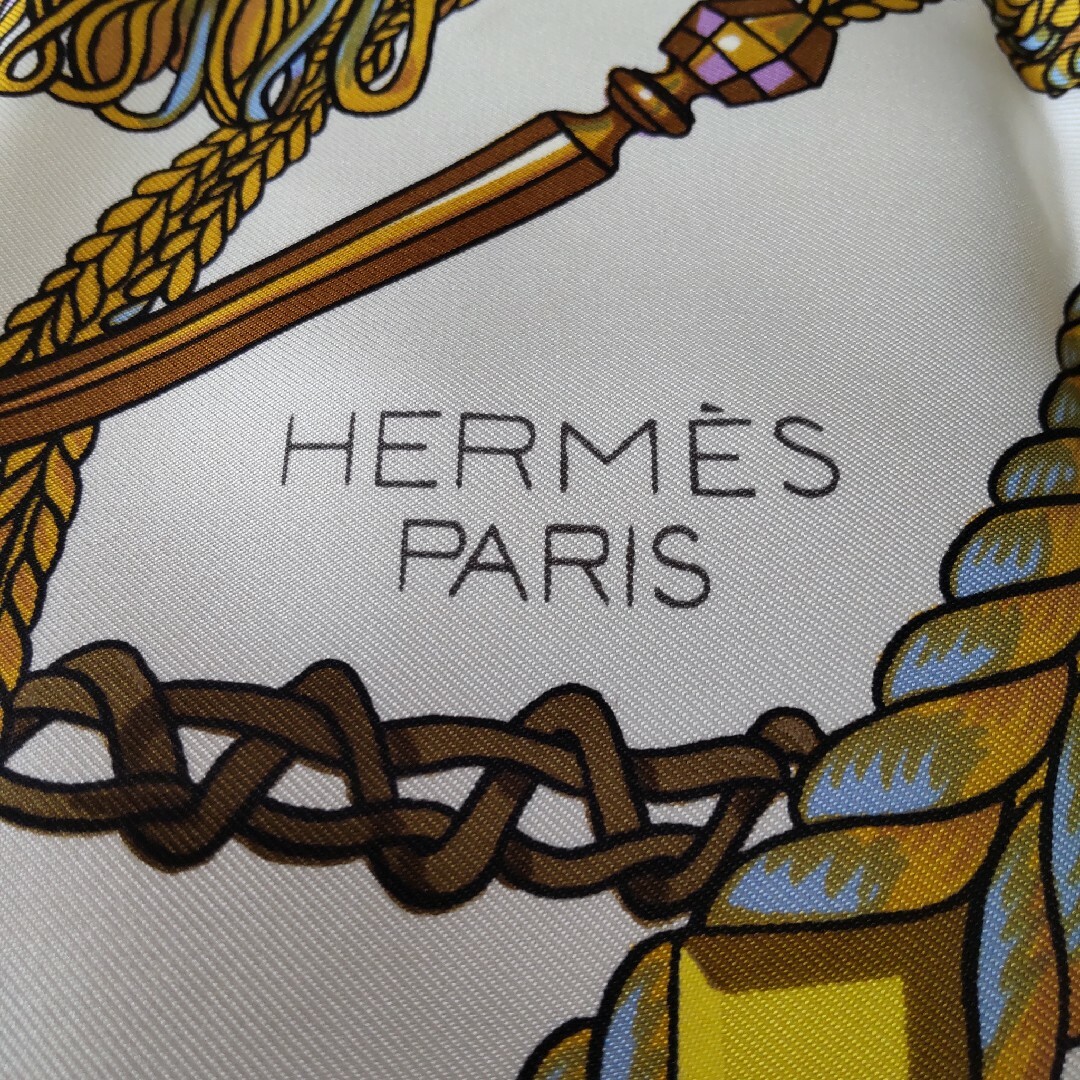Hermes(エルメス)の極美品 エルメス カレ90 大判スカーフ ティンパニ奏者 ピンク系 レディースのファッション小物(バンダナ/スカーフ)の商品写真