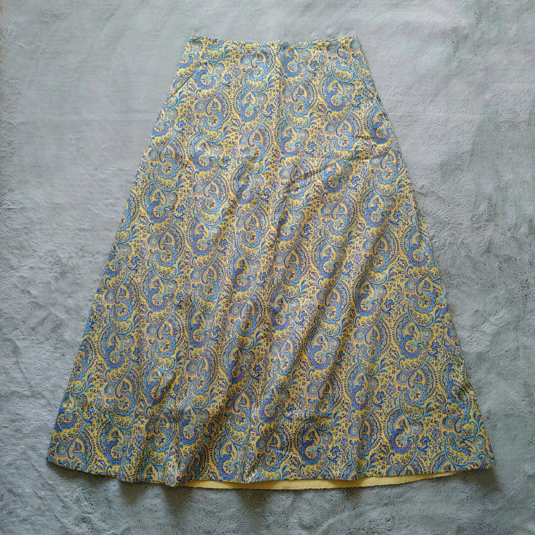 aqua fits リバティ ペイズリー柄ロングスカート イエロー レディースのスカート(ロングスカート)の商品写真