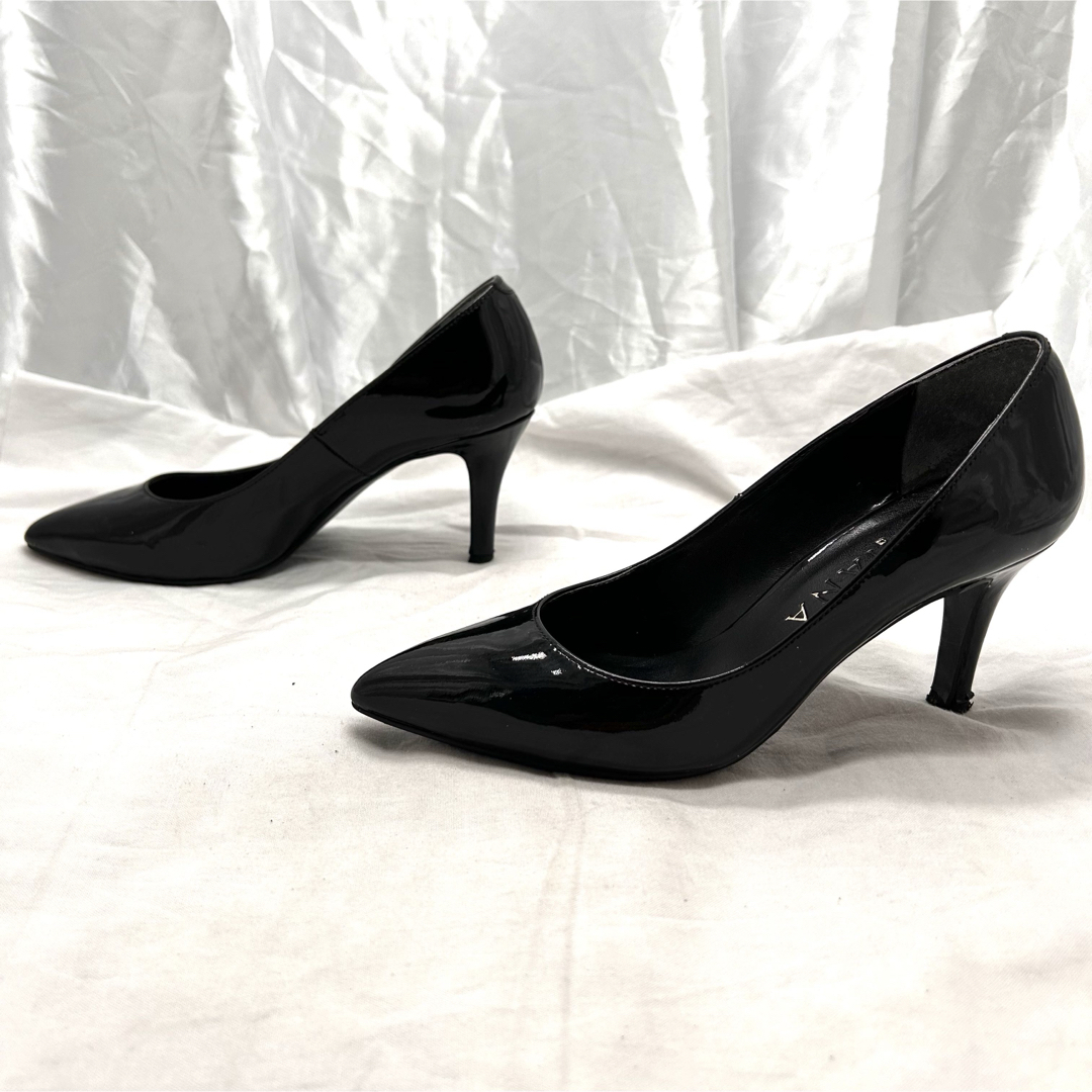 DIANA(ダイアナ)の【定番】ダイアナ　エナメルパンプス　ヒール　ポインテッドトゥ　黒 レディースの靴/シューズ(ハイヒール/パンプス)の商品写真