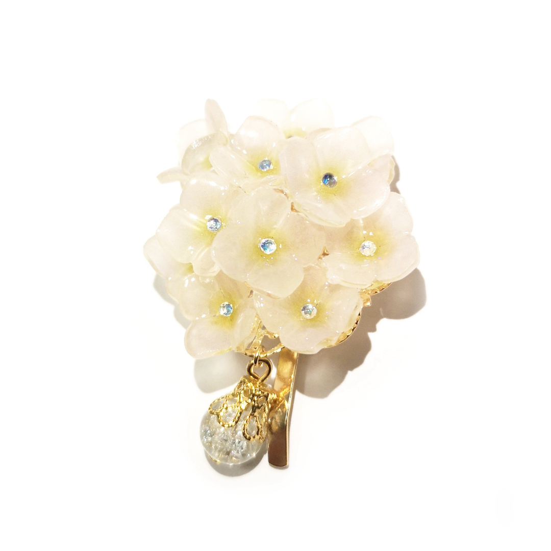 アナベル ❁⃘*.゜ホワイト・白い紫陽花のポニーフック ハンドメイドのアクセサリー(ヘアアクセサリー)の商品写真