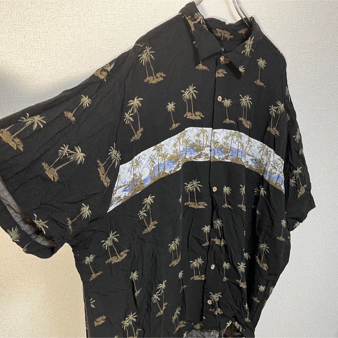 【アロハシャツ】半袖柄シャツ　レーヨン黒　総柄　ヤシの木　ボーダー32 メンズのトップス(シャツ)の商品写真