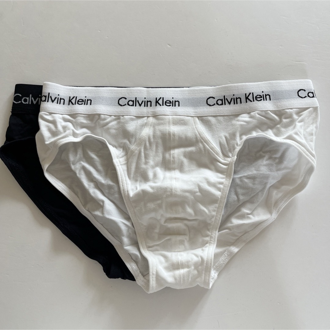 Calvin Klein(カルバンクライン)のカルバンクライン　メンズビキニ　M(S) 2枚組　白&黒　ビキニブリーフ　下着 メンズのアンダーウェア(その他)の商品写真