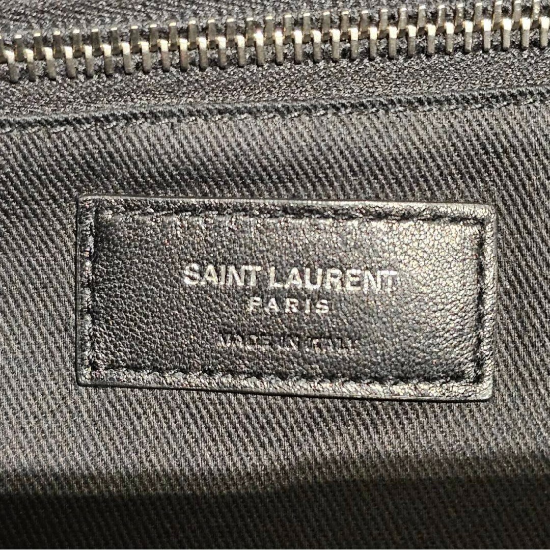 Saint Laurent(サンローラン)の【エイト様専用】SAINT LAURENT リュック レディースのバッグ(リュック/バックパック)の商品写真