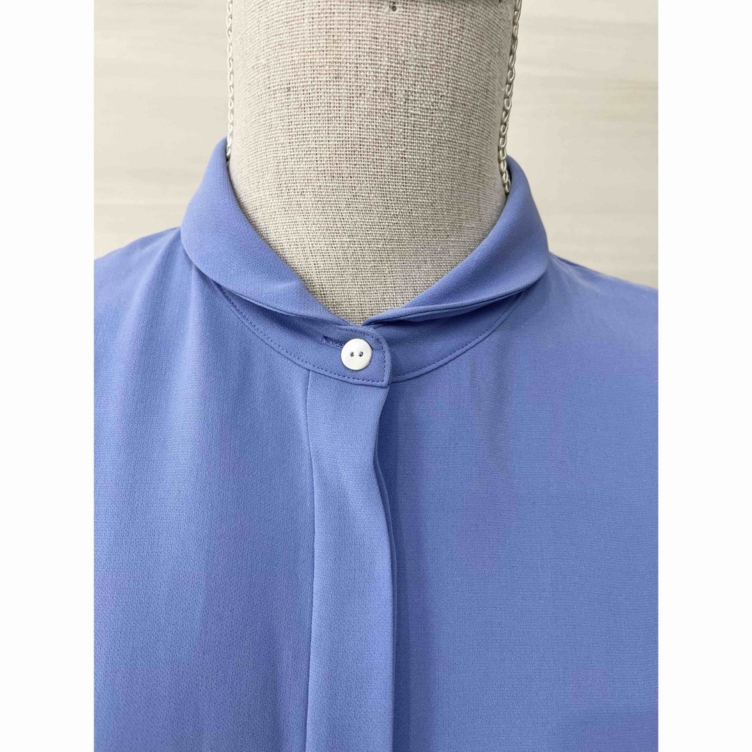 Demi-Luxe BEAMS(デミルクスビームス)のデミルクスビームス　バックフレアブラウス　Aライン　ブルー  36 レディースのトップス(シャツ/ブラウス(半袖/袖なし))の商品写真