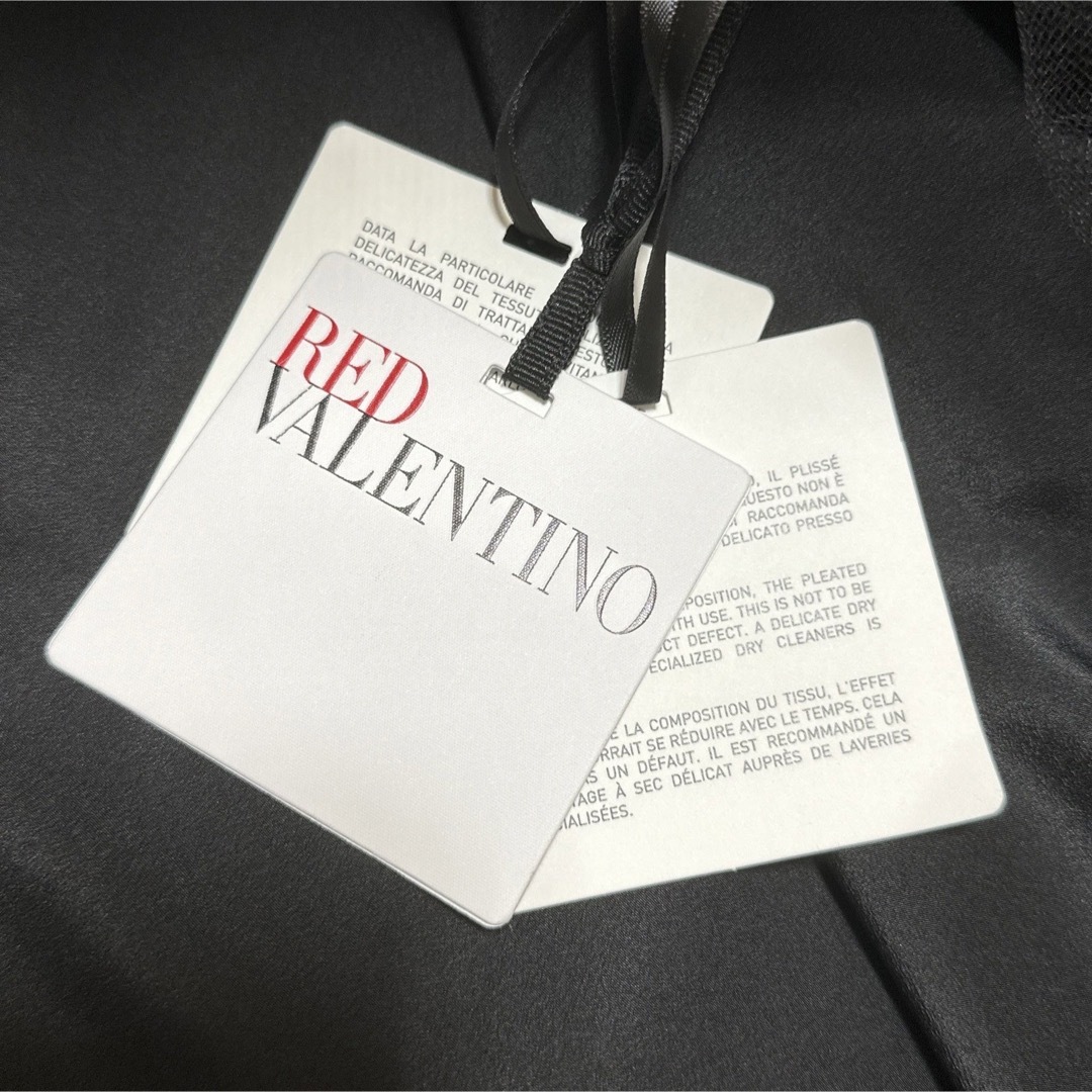RED VALENTINO(レッドヴァレンティノ)のレッドバレンティノ ドットチュールスカート ブラック REDVALENTINO レディースのスカート(ひざ丈スカート)の商品写真