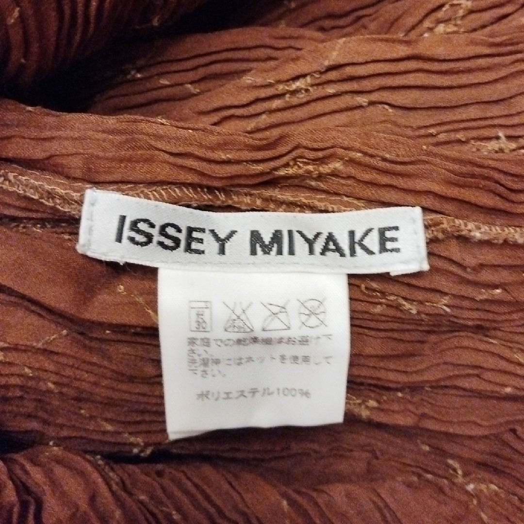 ISSEY MIYAKE(イッセイミヤケ)のイッセイミヤケ　半袖ブラウス レディースのトップス(シャツ/ブラウス(半袖/袖なし))の商品写真