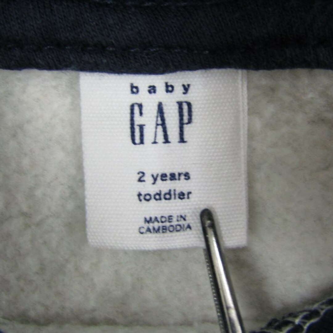 GAP(ギャップ)のギャップ パーカー トップス 長袖 裏起毛 スウェット キッズ 男の子用 95サイズ グレー GAP キッズ/ベビー/マタニティのキッズ服女の子用(90cm~)(Tシャツ/カットソー)の商品写真