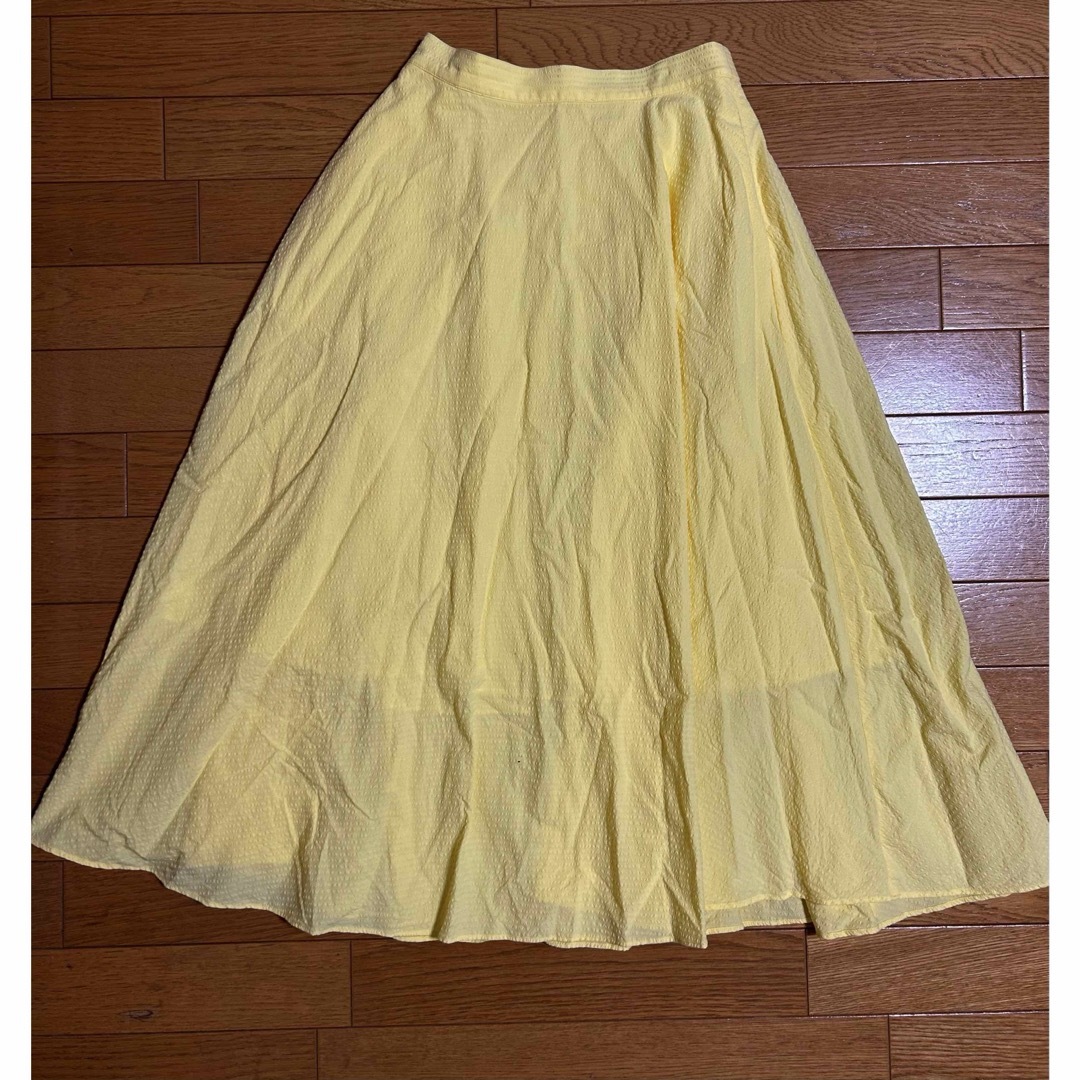 UNIQLO(ユニクロ)のユニクロ　シアサッカーサーキュラースカート　イエロー　Sサイズ レディースのスカート(ロングスカート)の商品写真